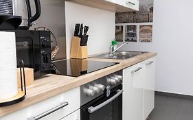 Orestaliving - 2Br On The Danube Canal
