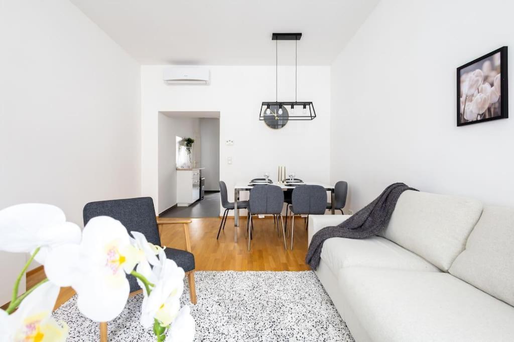 Orestaliving - 2Br On The Danube Canal Wien Exterior foto